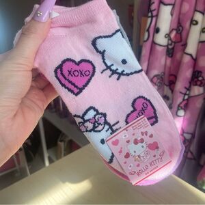 Sanrio Hello Kitty Women’s Socks in Pink, Purple, Grey, and White (5 Pack)